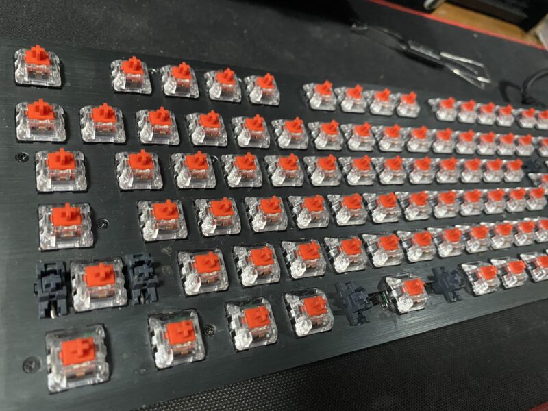 Logicool ゲーミングキーボード G512のキーが押されっぱなしになったから分解メンテナンスする。