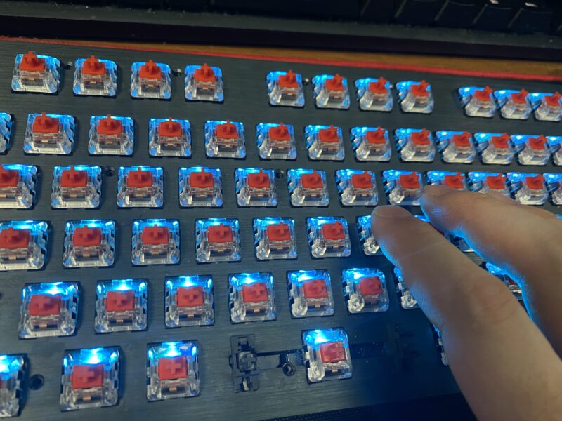 Logicool ゲーミングキーボード G512のキーが押されっぱなしになったから分解メンテナンスする。