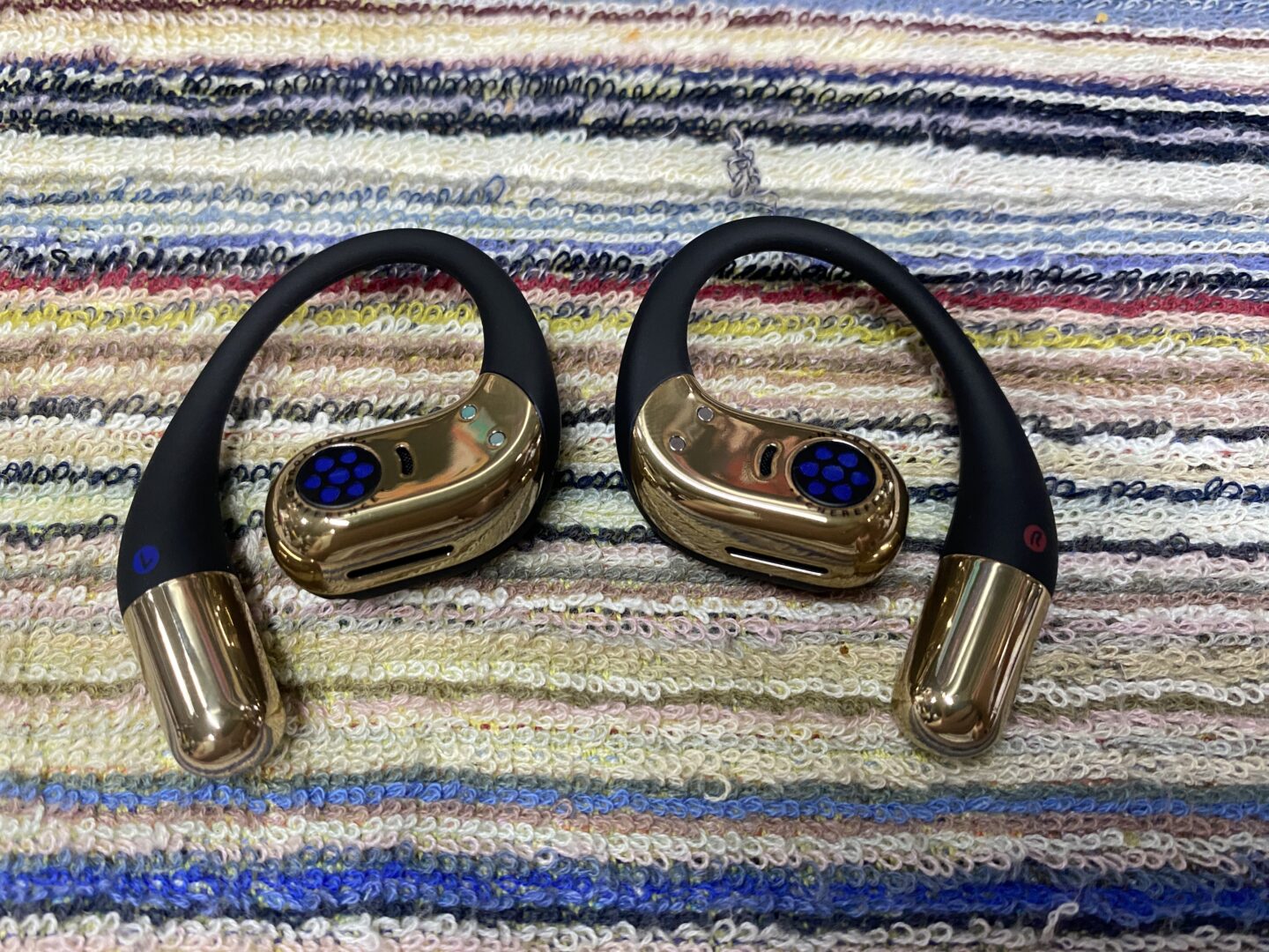 耳をふさがないオープンイヤー型イヤホン SOUNDPEATS Chasers を音楽機材製作家が実機レビュー[PR]