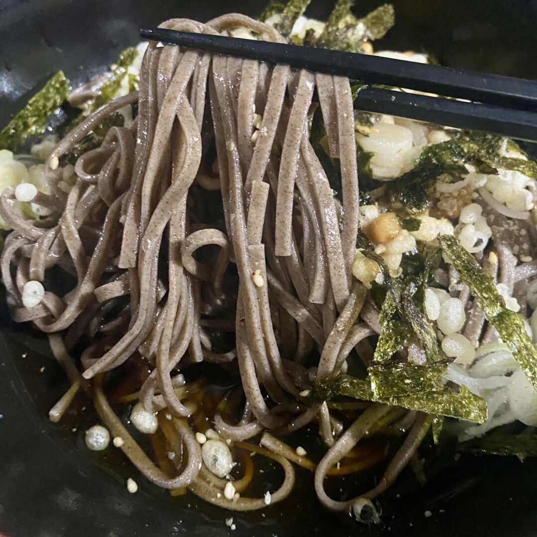 お米が高いならパスタやお蕎麦に置き換えて食費を抑えよう。100gあたりいくらか比較