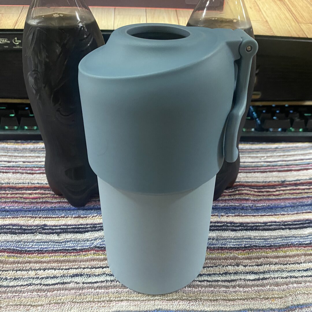 暑い夏に最強の相棒!ペットボトルのまま保冷できるステンレスペットボトルホルダーの保温能力を検証してみた。